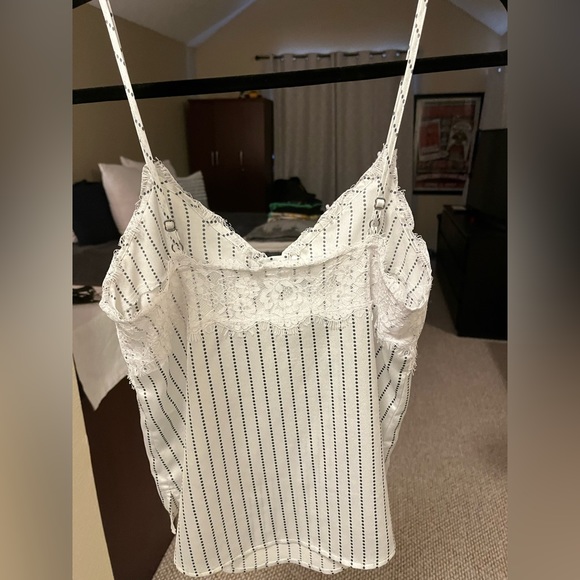 Abercrombie lace trimmed camisole - Picture 2 of 4